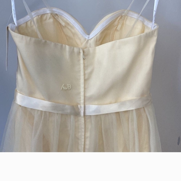 Elegant Cream Evening Gown - Picture 5 of 6